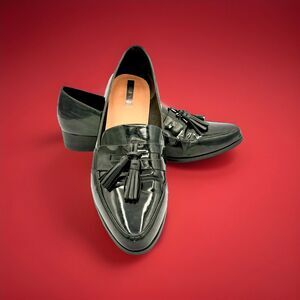 Tahari Louisa Black Patent Leather Tassel Loafers Point Toe Slip-On Size 10M